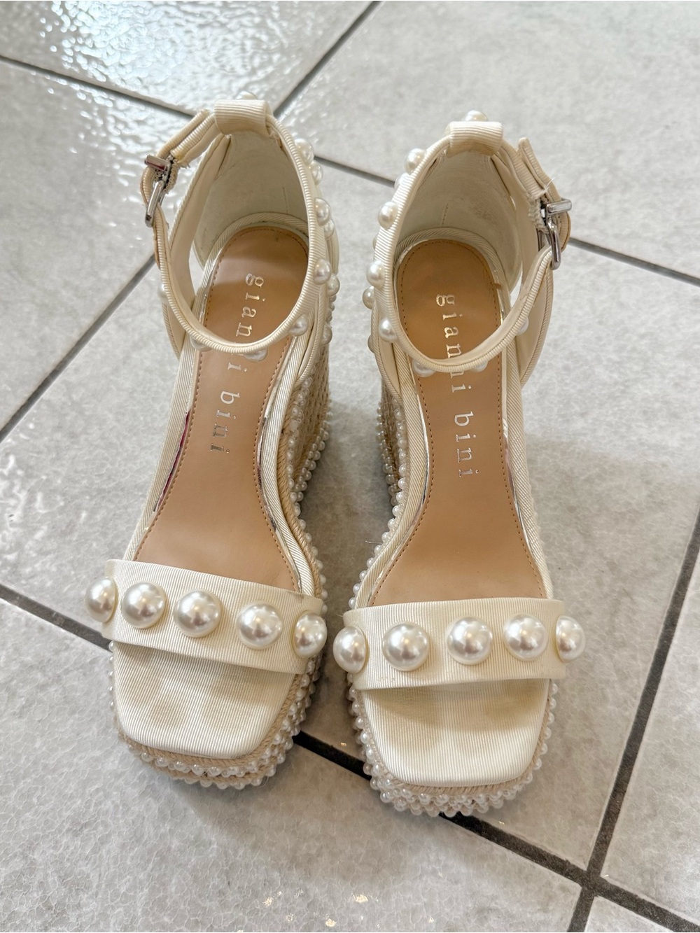 Gianni Bini Ivory Pearl-Embellished Wedge Size 6.5 - Picture 2 of 7
